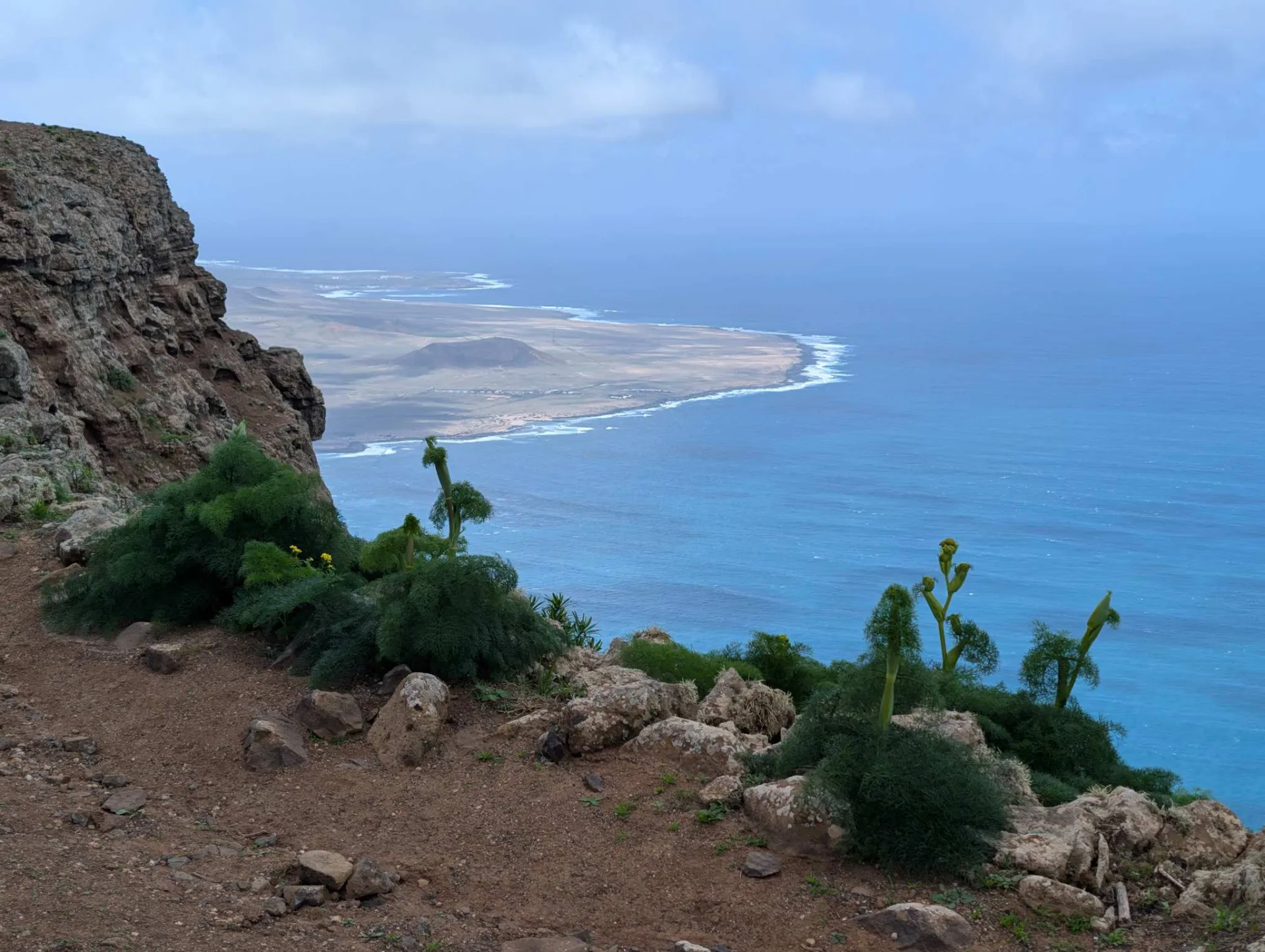 From the cliff edge, the view of La Graciosa's long beach.