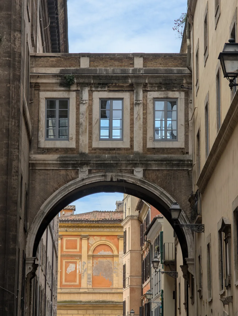 A hidden Renaissance arch in a city-centre alleyway
