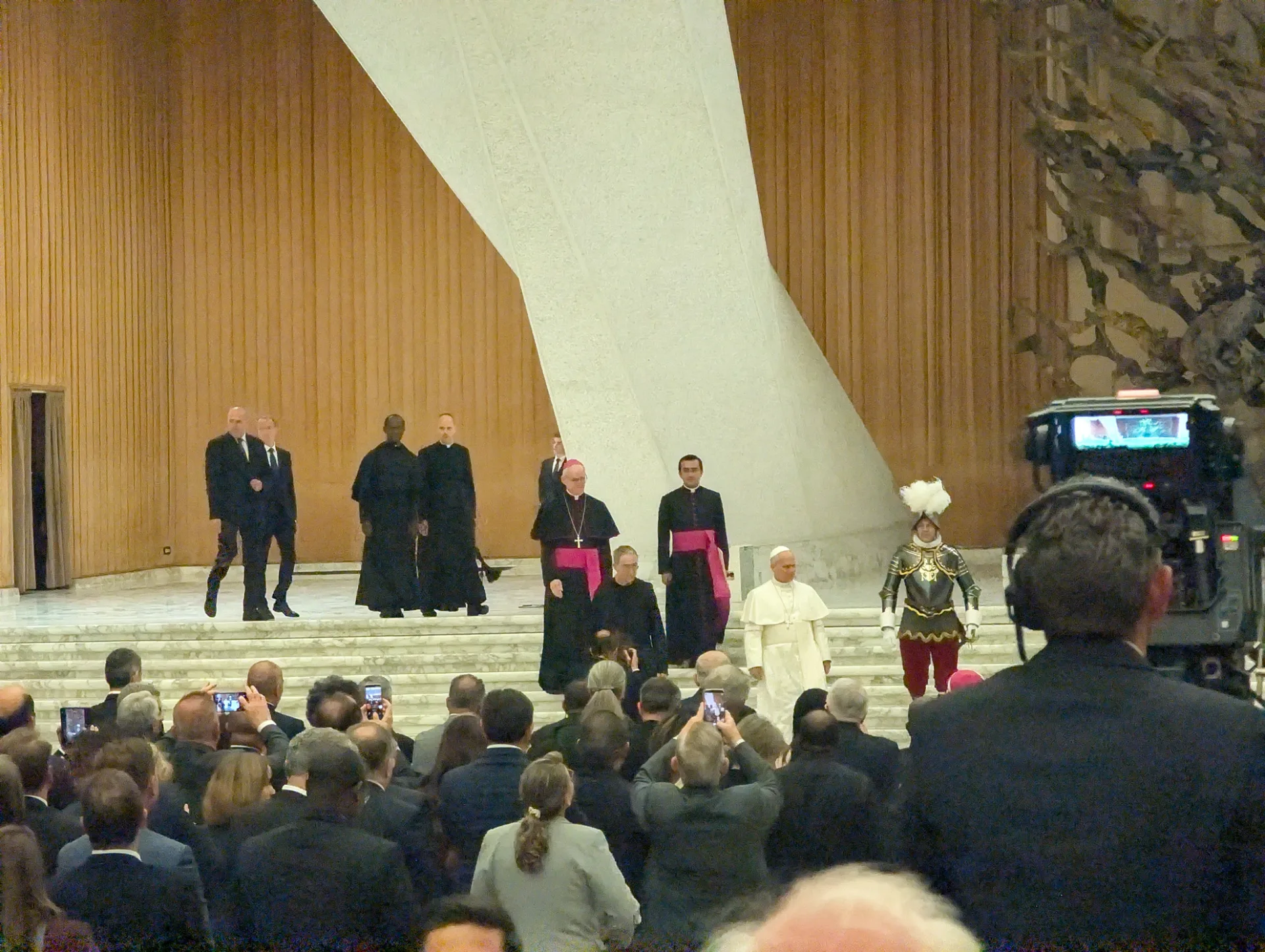Dignitaries on stage with a Swiss Guard beside them — the moment of the swearing-in