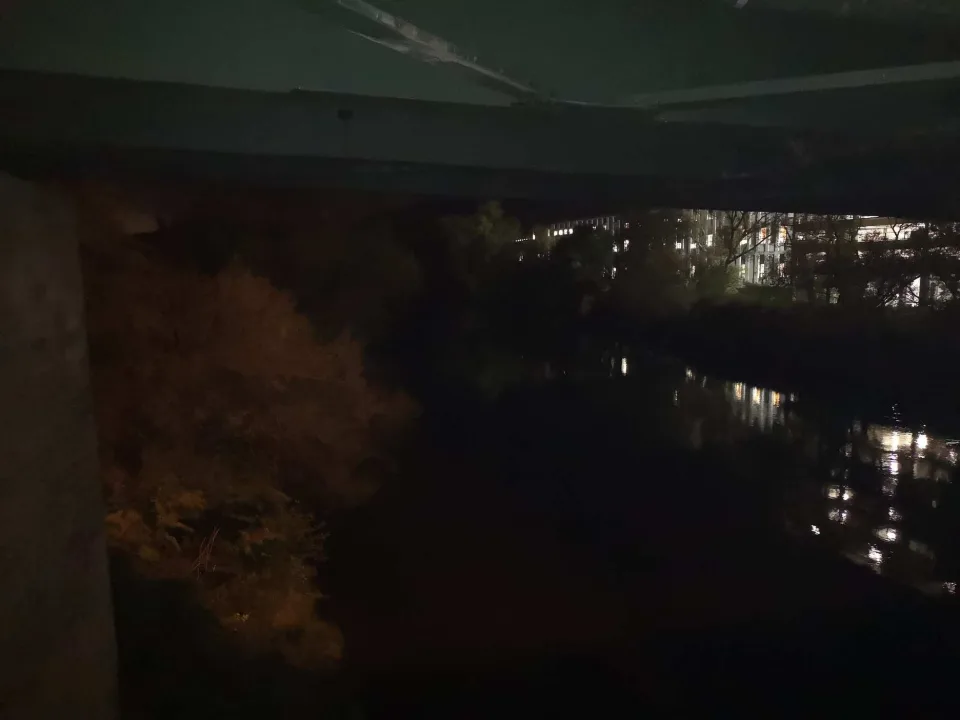 Setting off in the dark, just after half past six: the first lights reflected in the Ruhr — the long day begins.