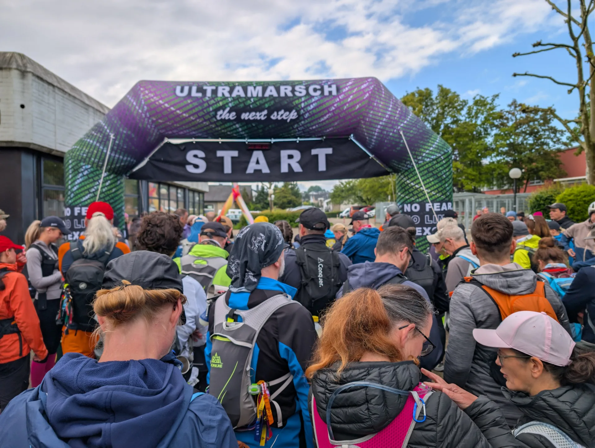 Mass start in Stolberg, just after eight under the start arch.